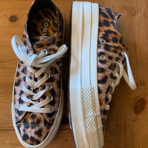 Converse leopard platform sneaker